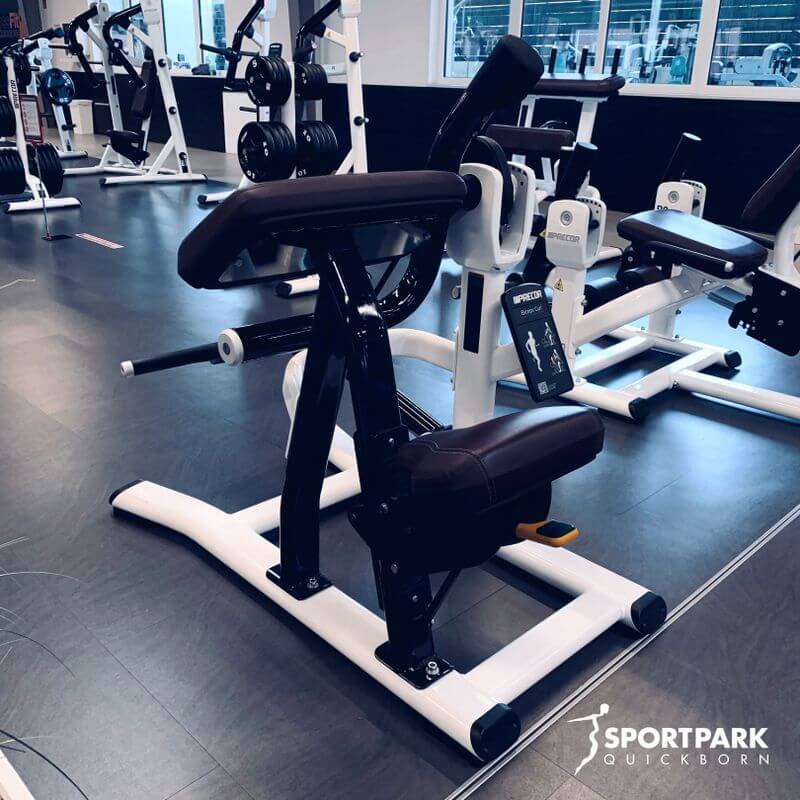 Sportpark Quickborn: Entfessele Deine Kraft mit maßgeschneidertem Krafttraining. Erreiche Deine Fitnessziele schneller und effizienter. 