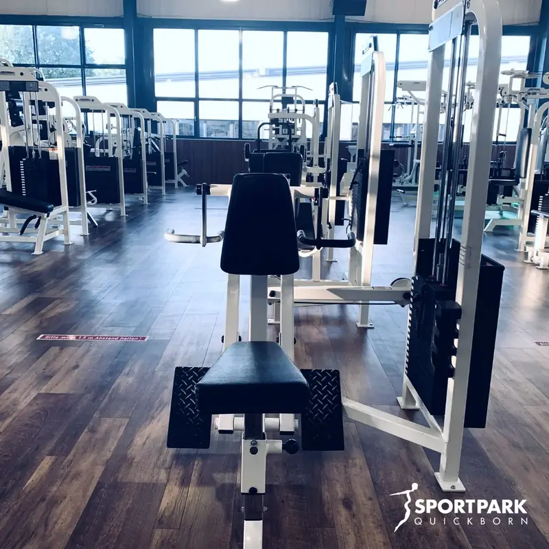 Sportpark Quickborn: Steigere Deine Power mit gezieltem Krafttraining! Optimiere jetzt Deine Fitness für spürbare Ergebnisse. Leg los!